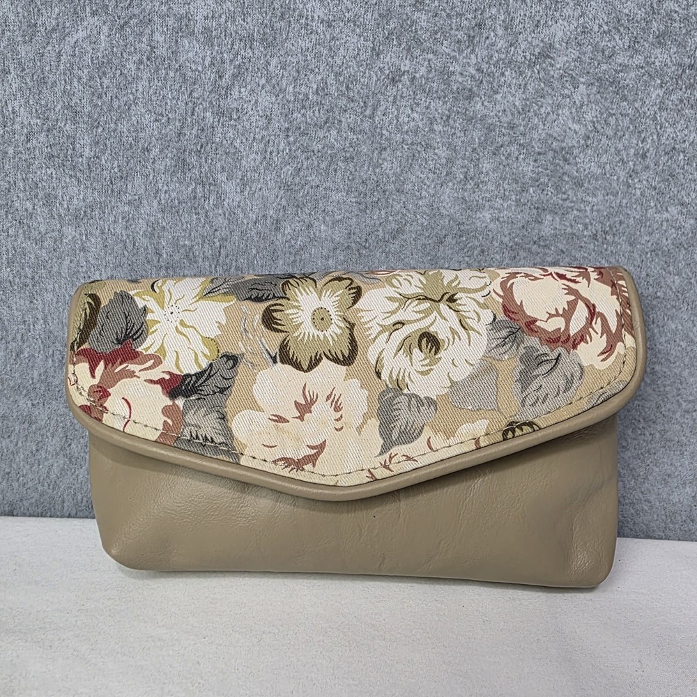 small vintage-style clutch or cosmetic pouch Floral Design